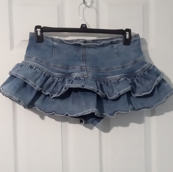 Chic Denim Ruffle Skort - Picture 2 of 5